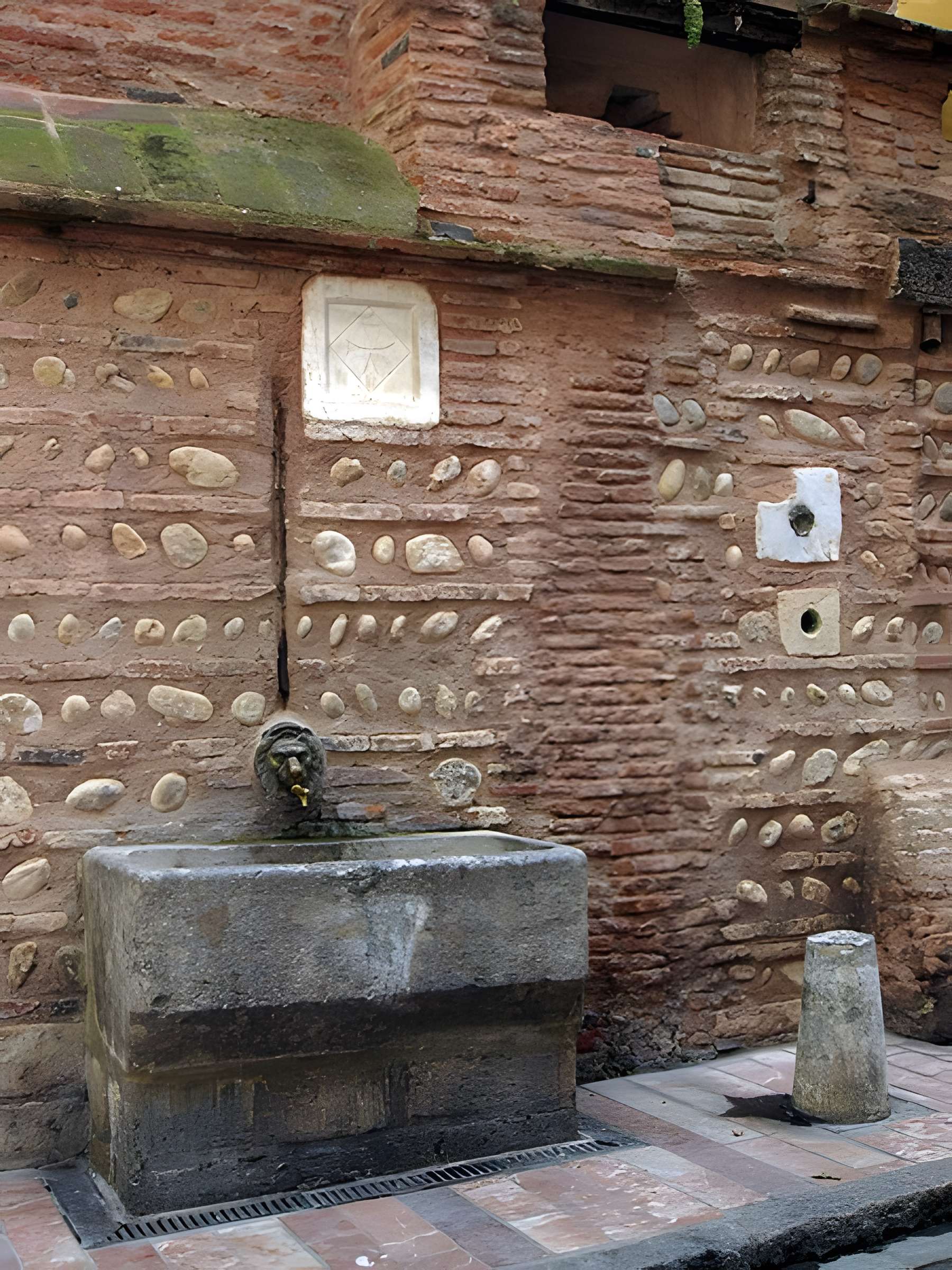 Pierre incrustée de Perpignan