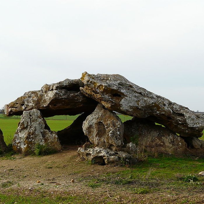 Photo de Pierre Levée de Neuville-de-Poitou