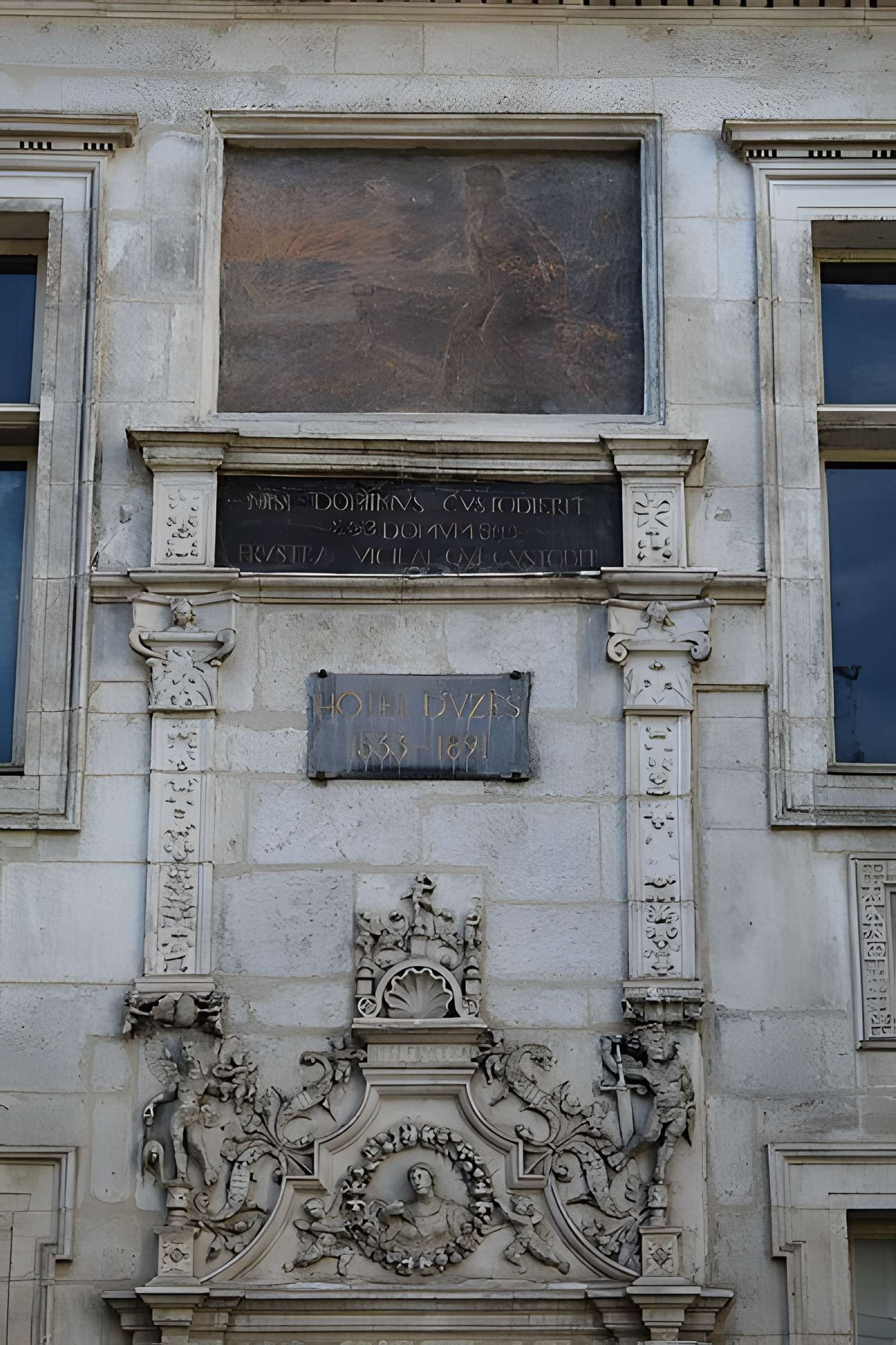 Hôtel d'Uzès à Tonnerre