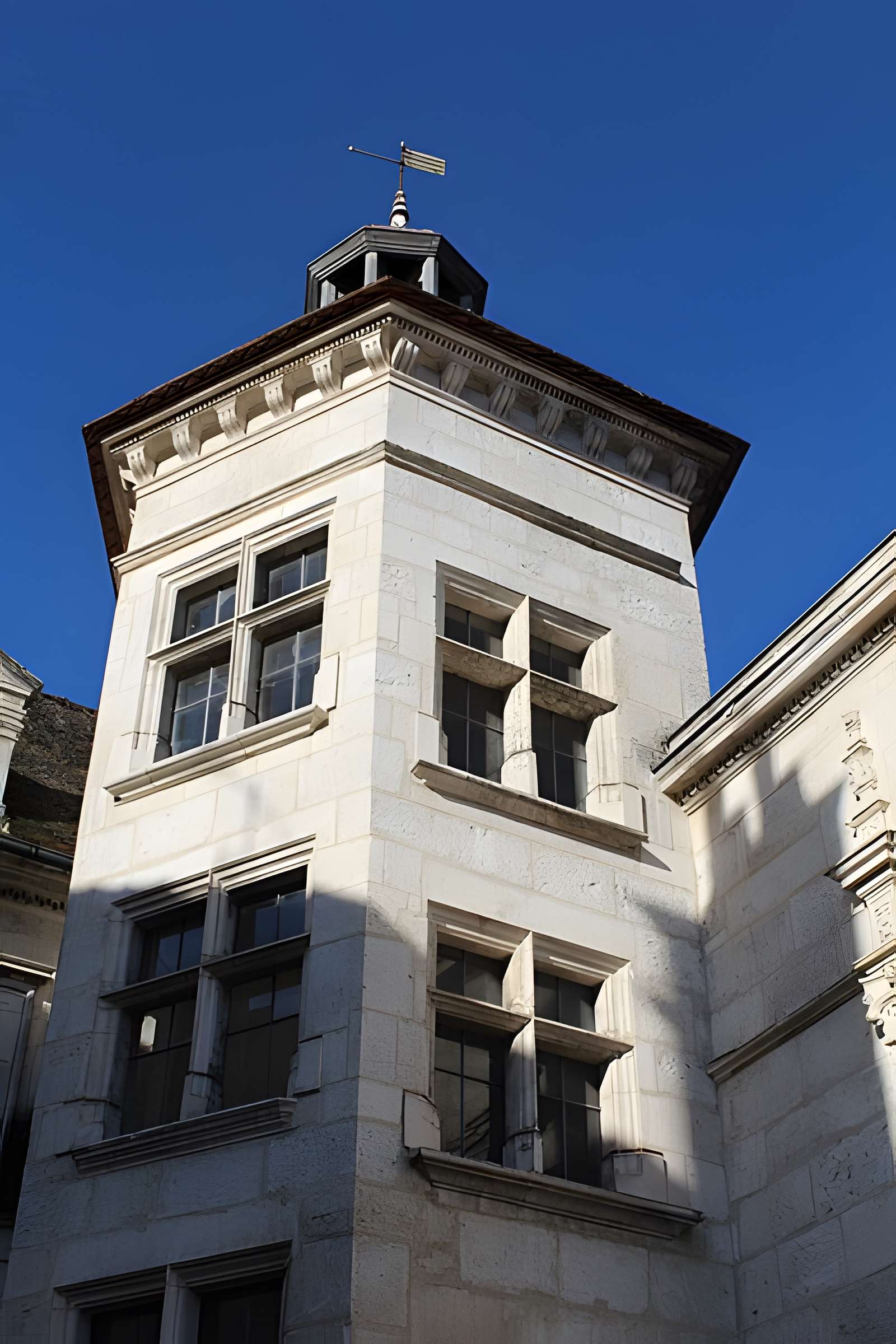 Hôtel d'Uzès à Tonnerre