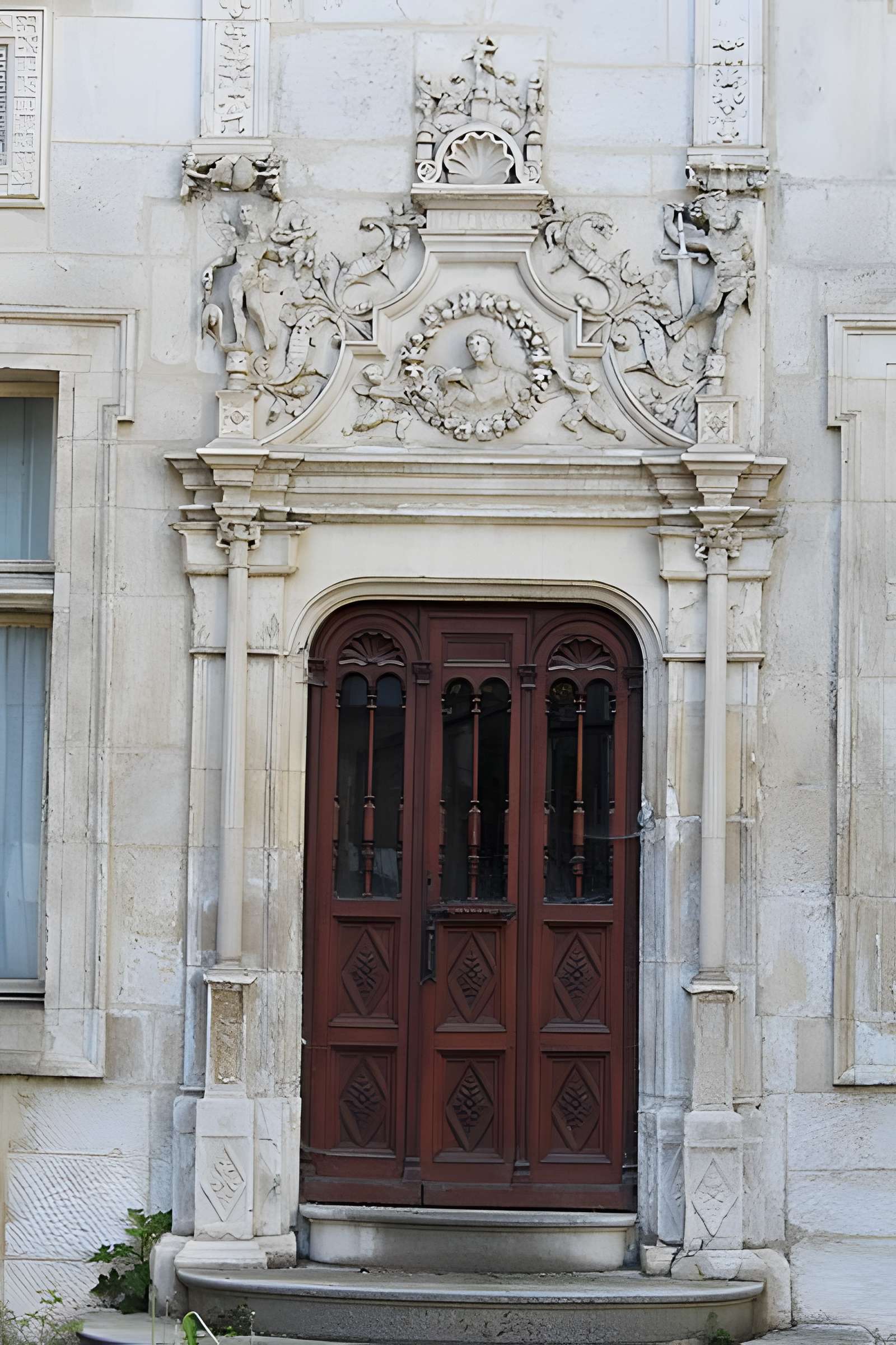 Hôtel d'Uzès à Tonnerre