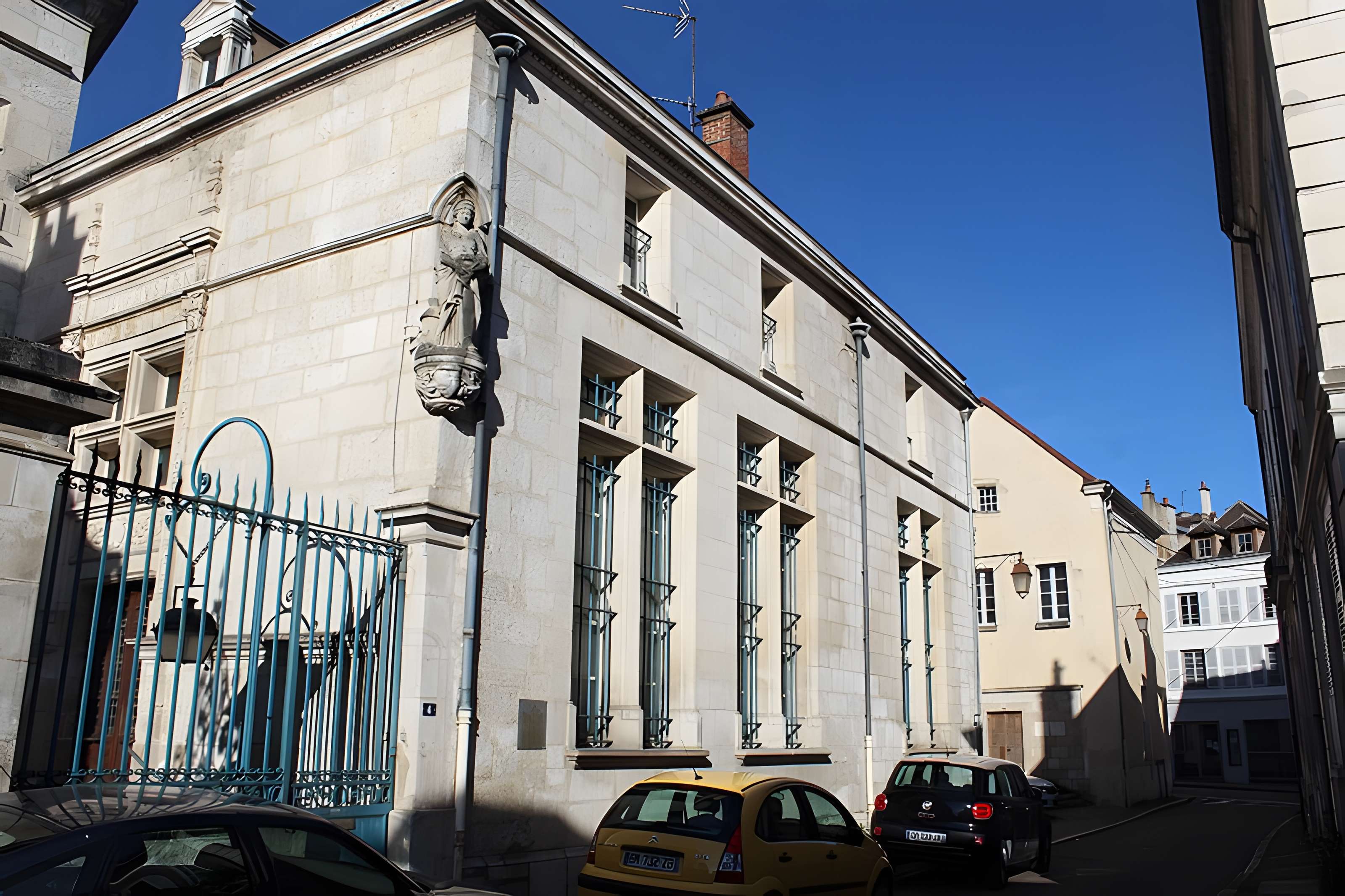 Hôtel d'Uzès à Tonnerre
