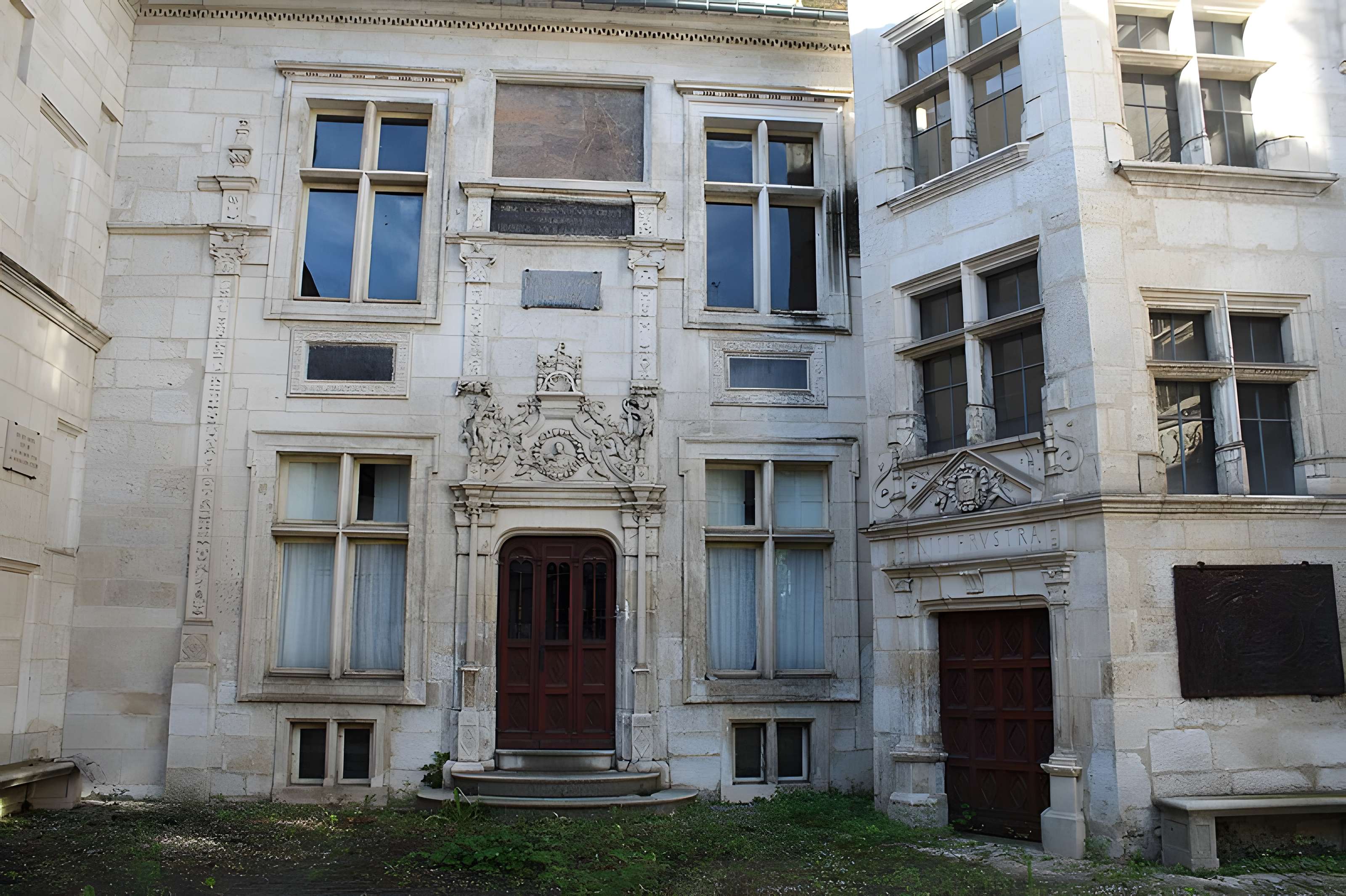 Hôtel d'Uzès à Tonnerre