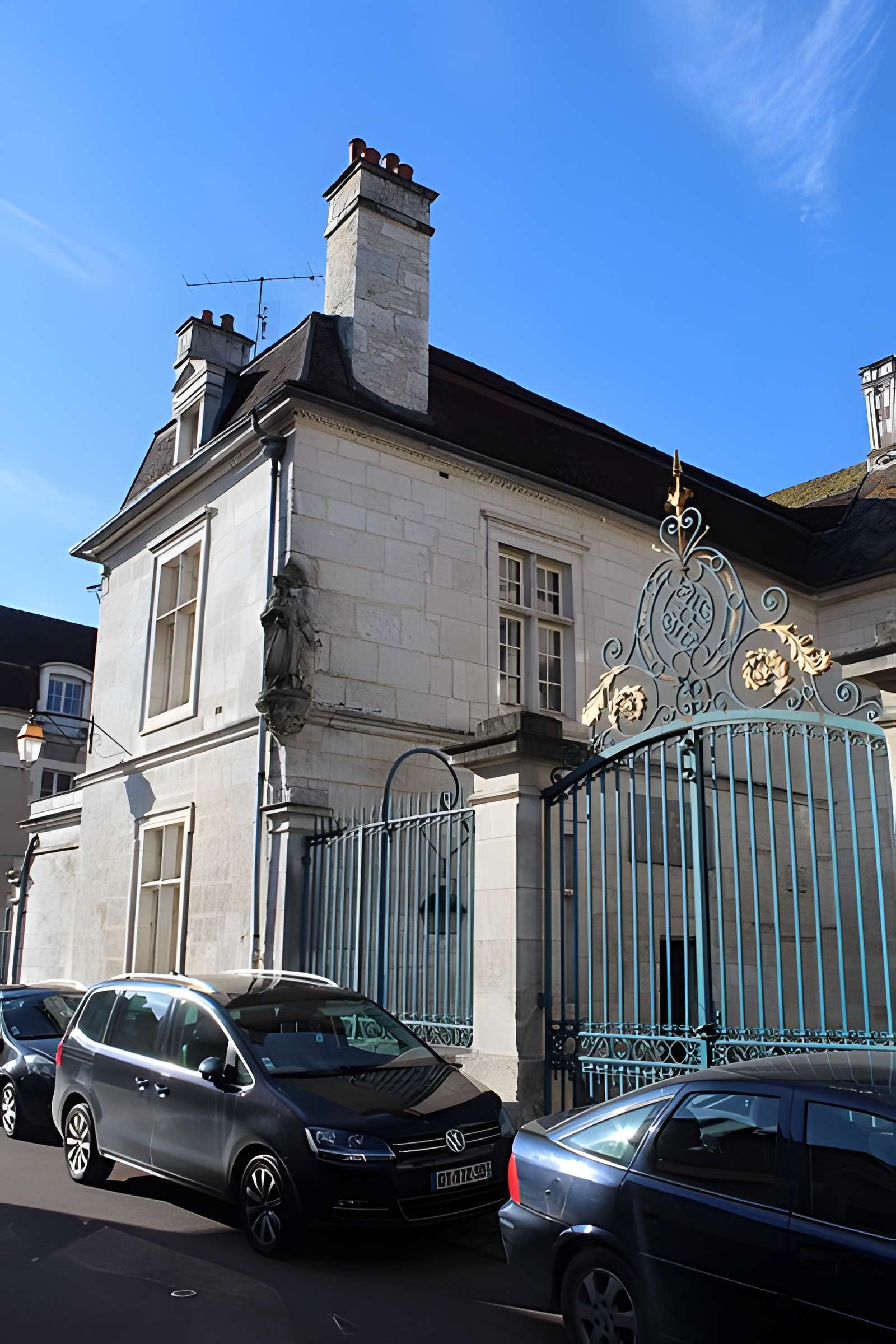 Hôtel d'Uzès à Tonnerre