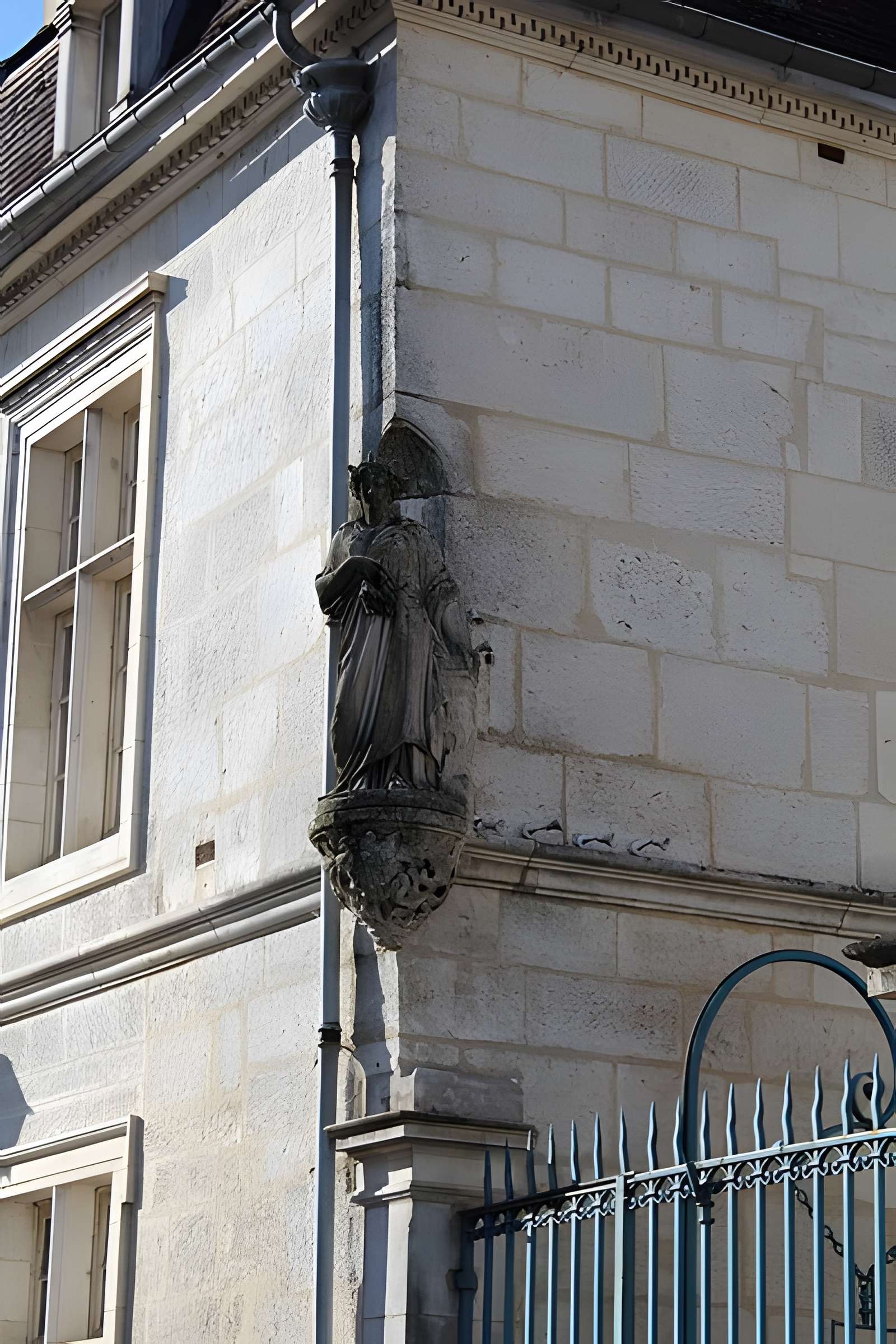 Hôtel d'Uzès à Tonnerre