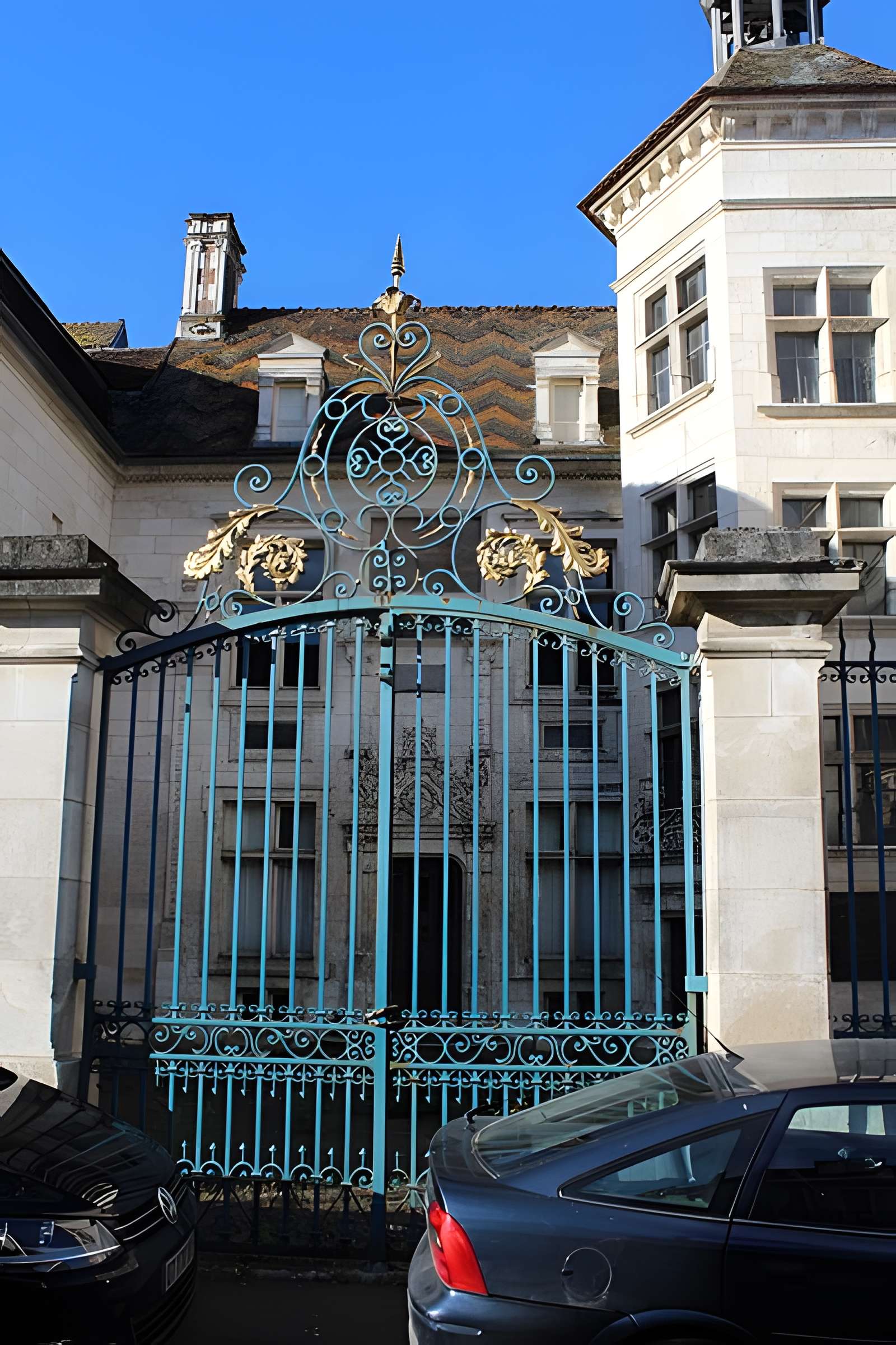 Hôtel d'Uzès à Tonnerre