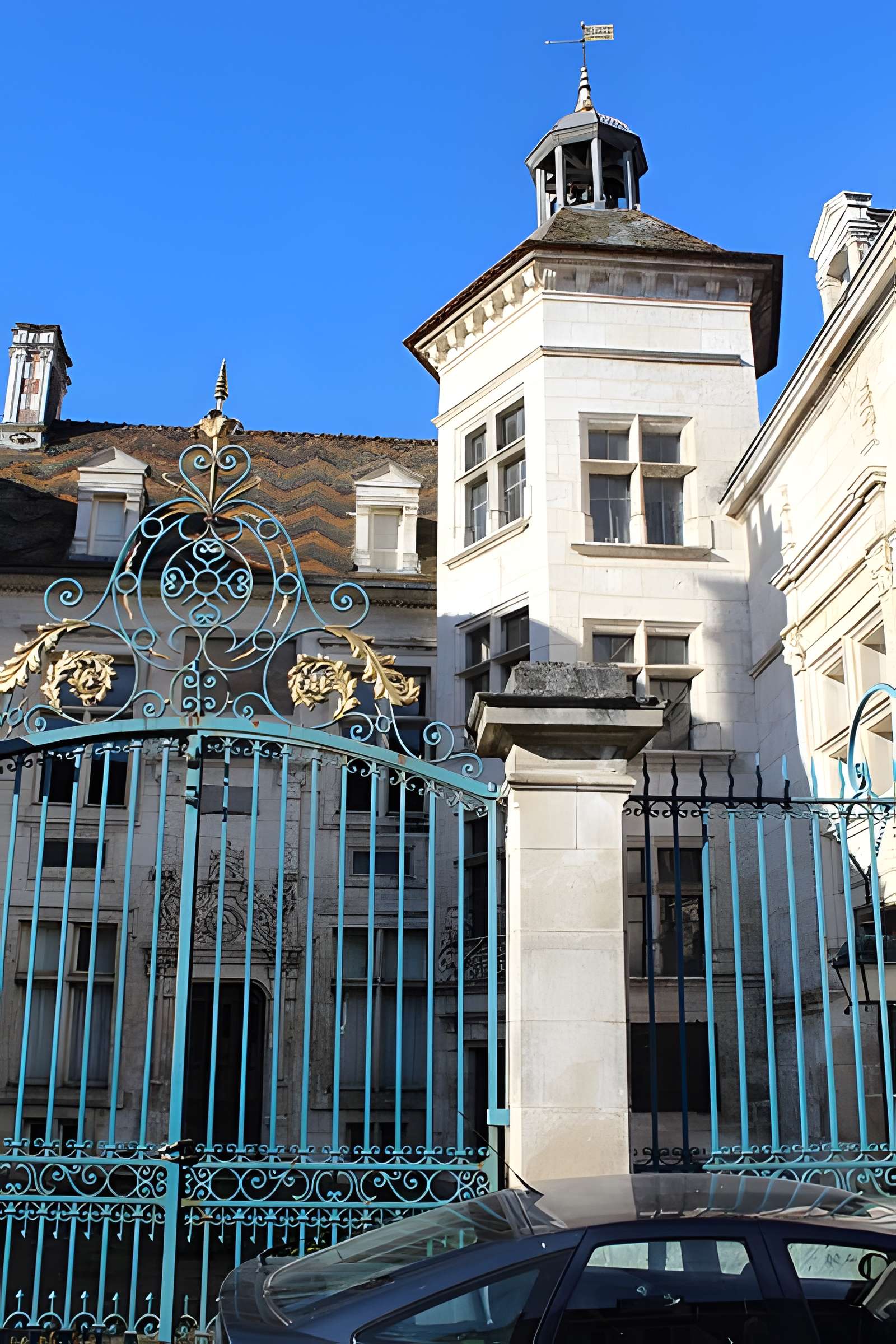 Hôtel d'Uzès à Tonnerre