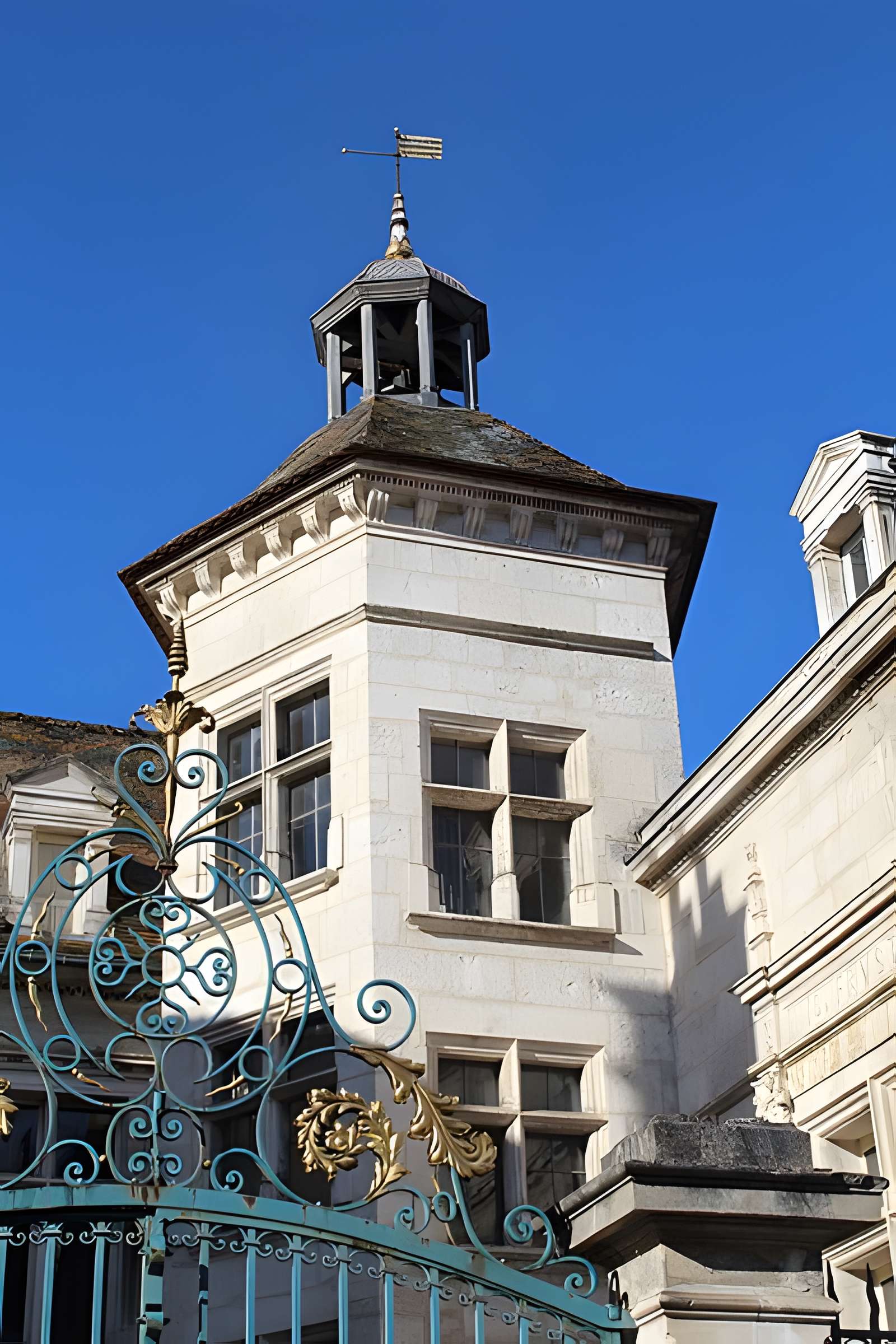 Hôtel d'Uzès à Tonnerre