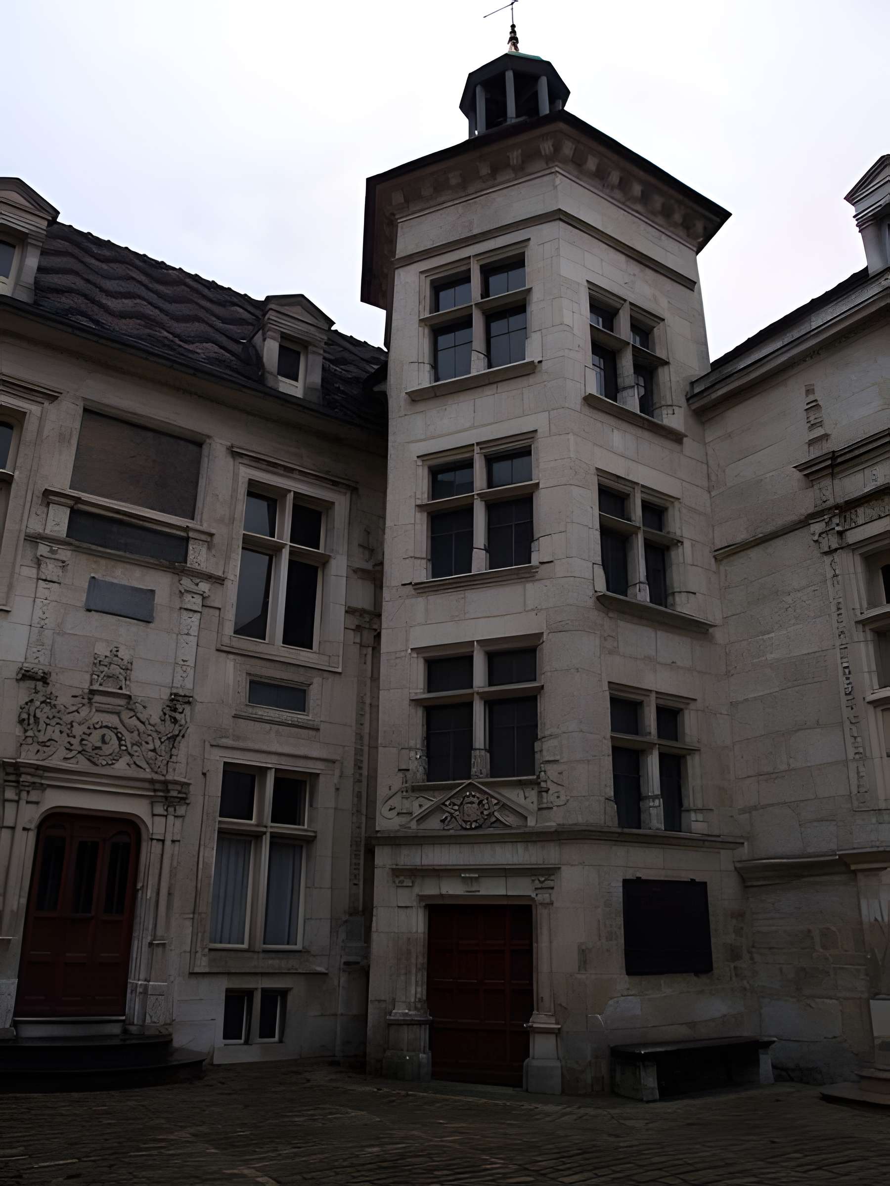 Hôtel d'Uzès à Tonnerre