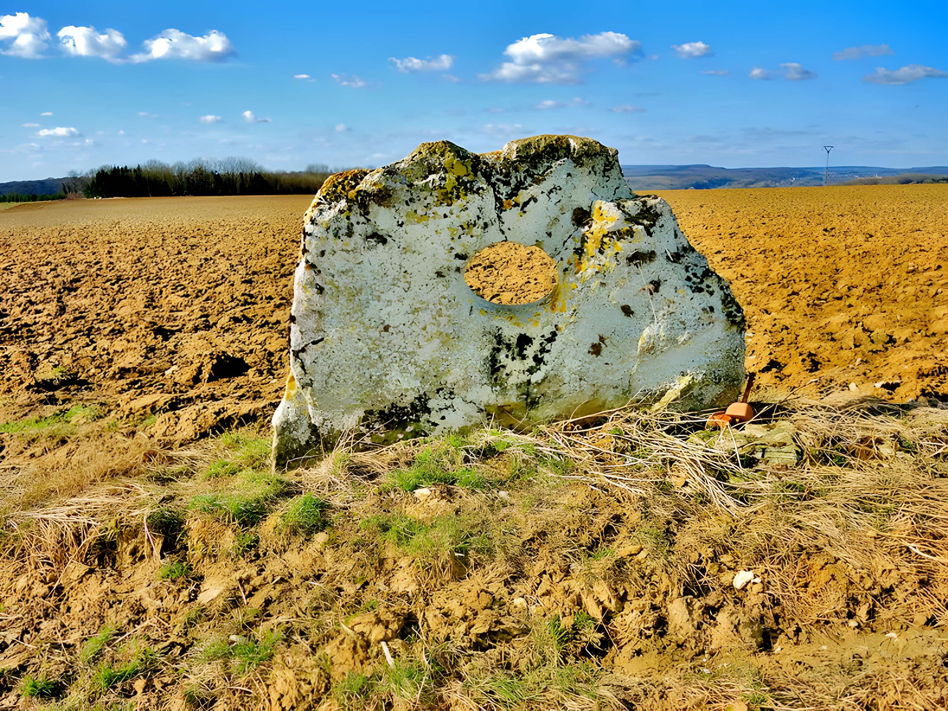 Pierre percée de Traves