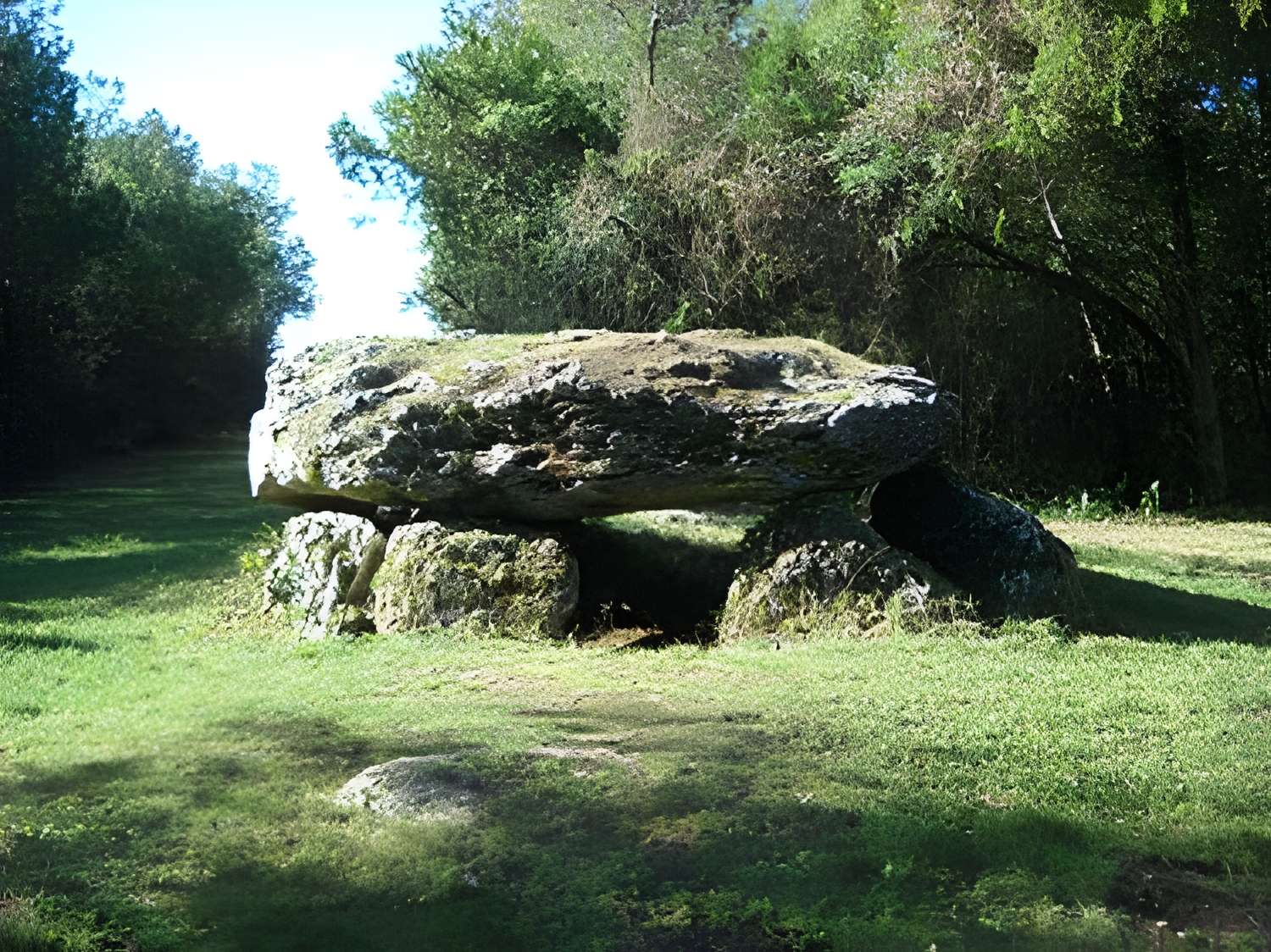 Pierre tournante de Tavers 