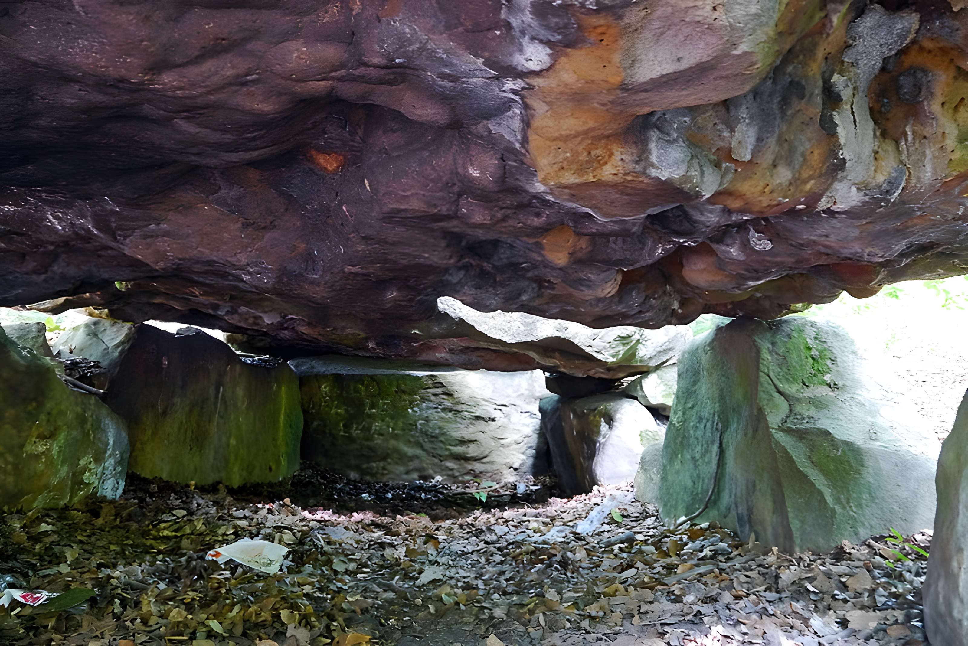 Pierre Turquaise de Saint-Martin-du-Tertre