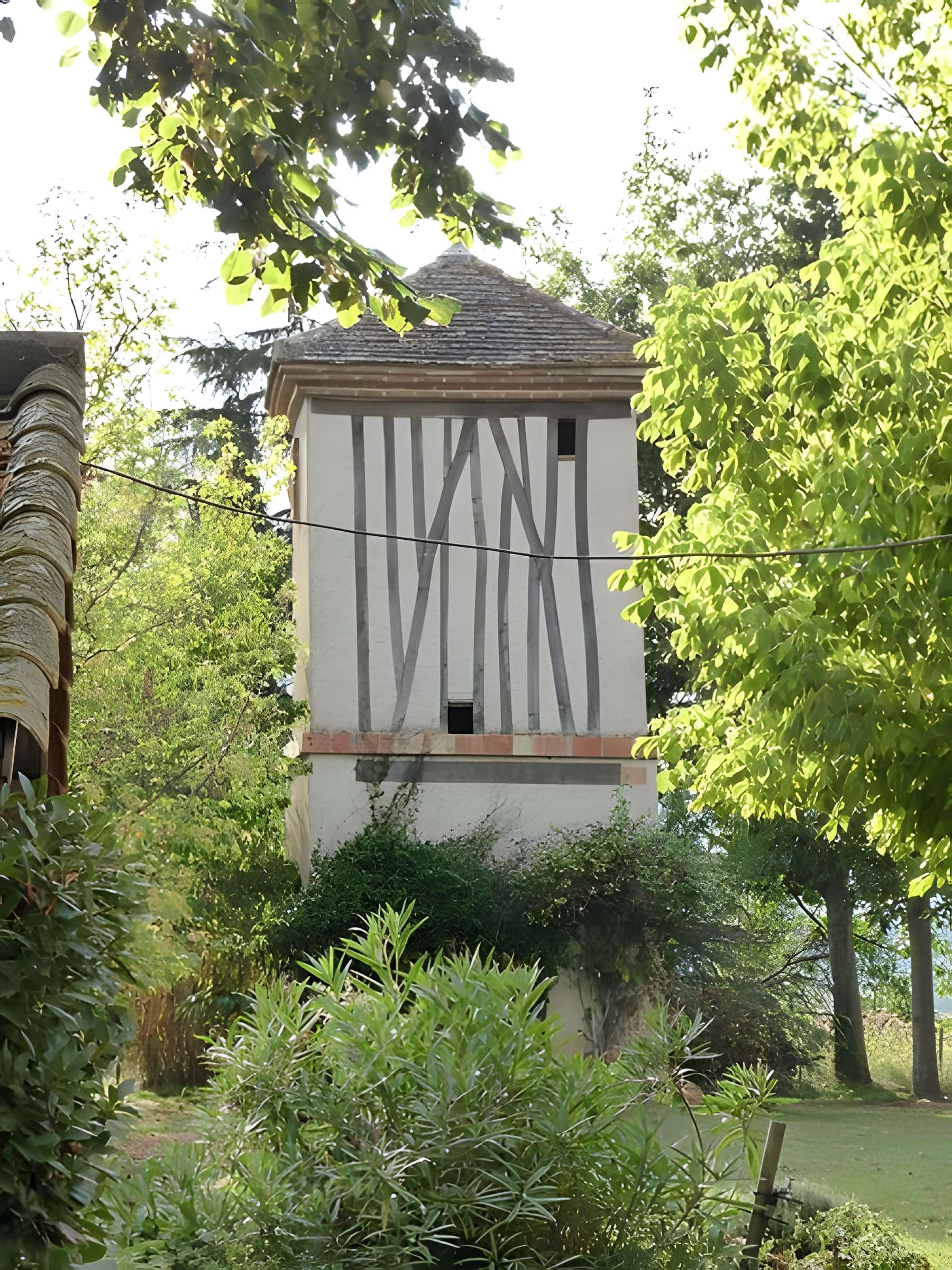 Pigeonnier de Roques à Pommevic 