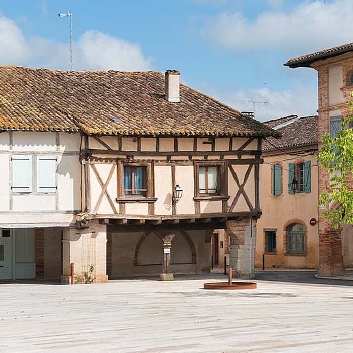 Photo de Place des Arcades à Réalville