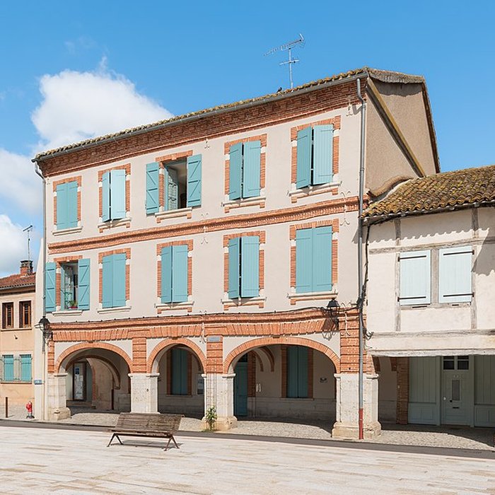 Photo de Place des Arcades à Réalville