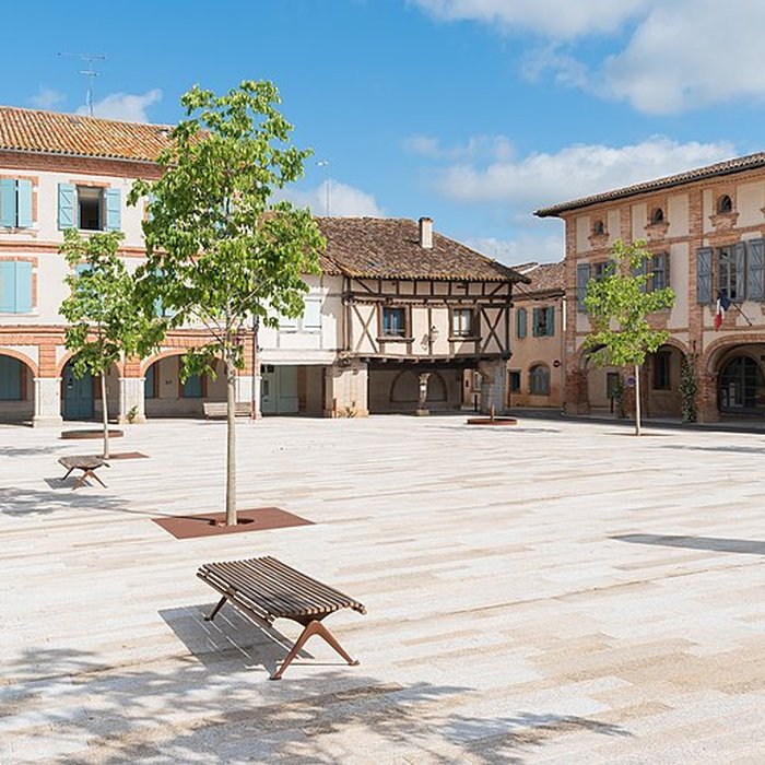 Photo de Place des Arcades à Réalville