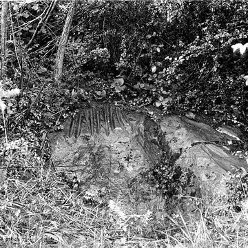 Polissoir de la Pierre aux dix doigts de Villemaur-sur-Vanne