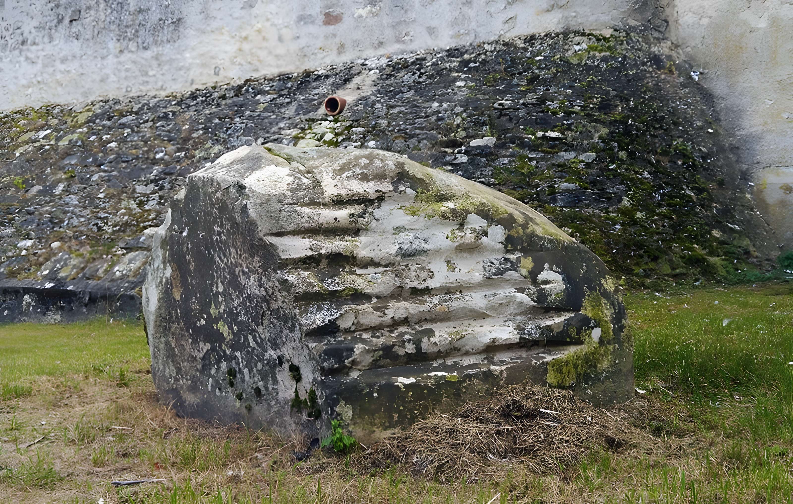 Polissoir des Sept coups d'épée de Buno-Bonnevaux 