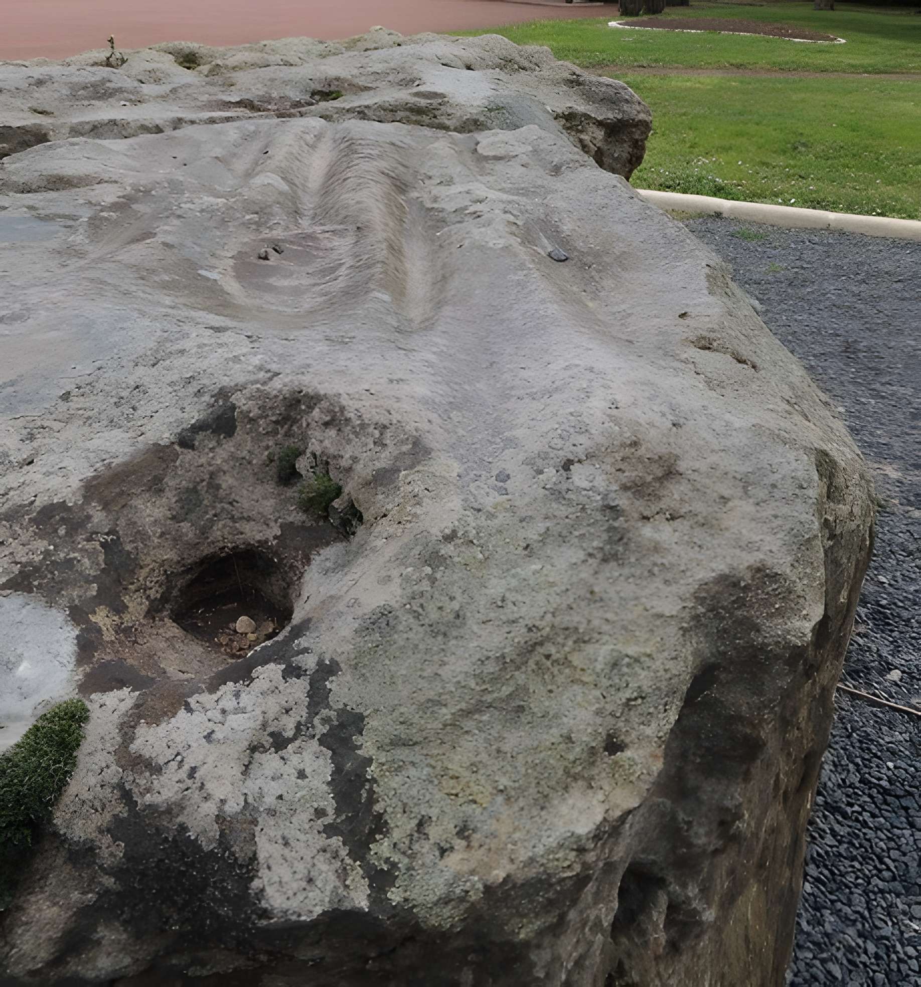 Polissoir du Petit-Fontenail à Nourray 