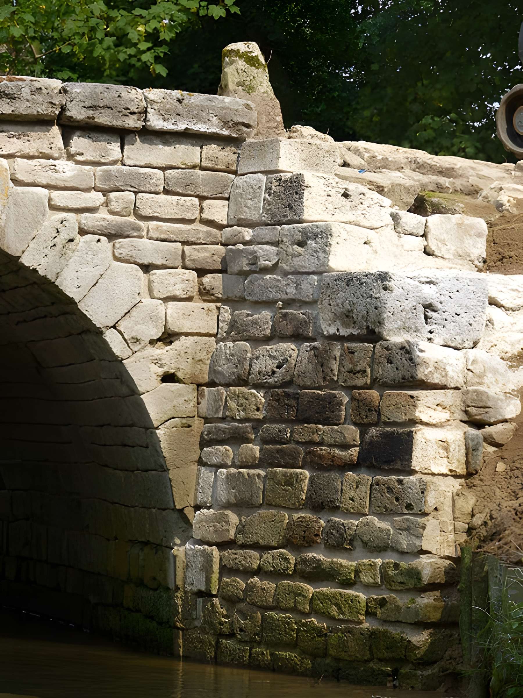 Pont de Coq (également sur commune de Saumont-la-Poterie)