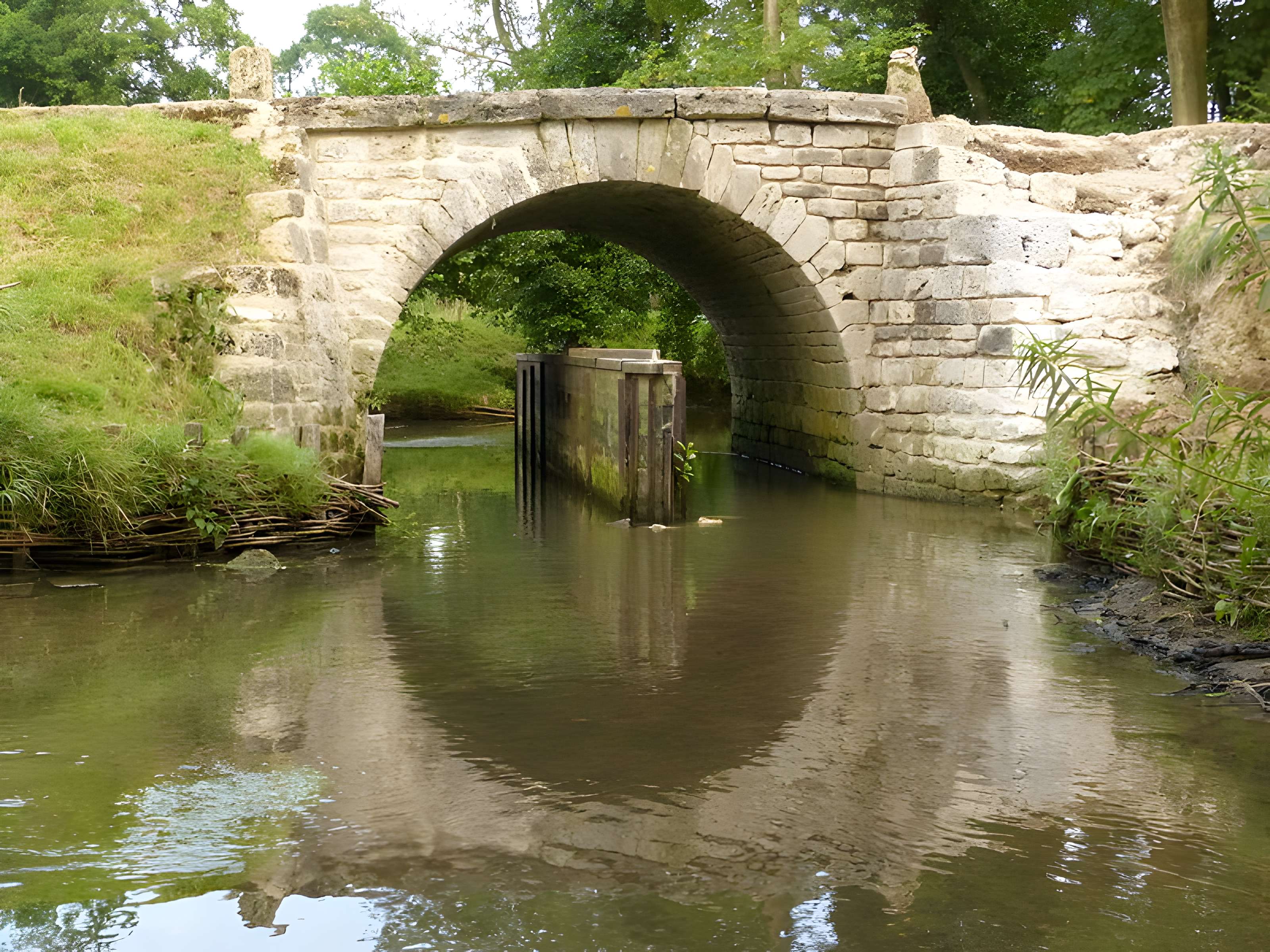 Pont de Coq (également sur commune de Saumont-la-Poterie)