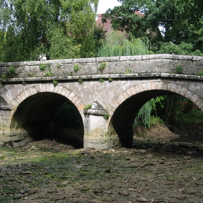 Photo de Pont du XVIIIe siècle en pierre de cinq arches