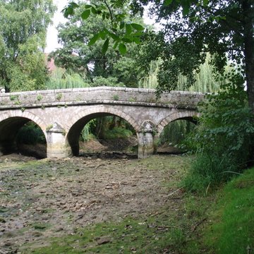 Pont du XVIIIe siècle en pierre de cinq arches