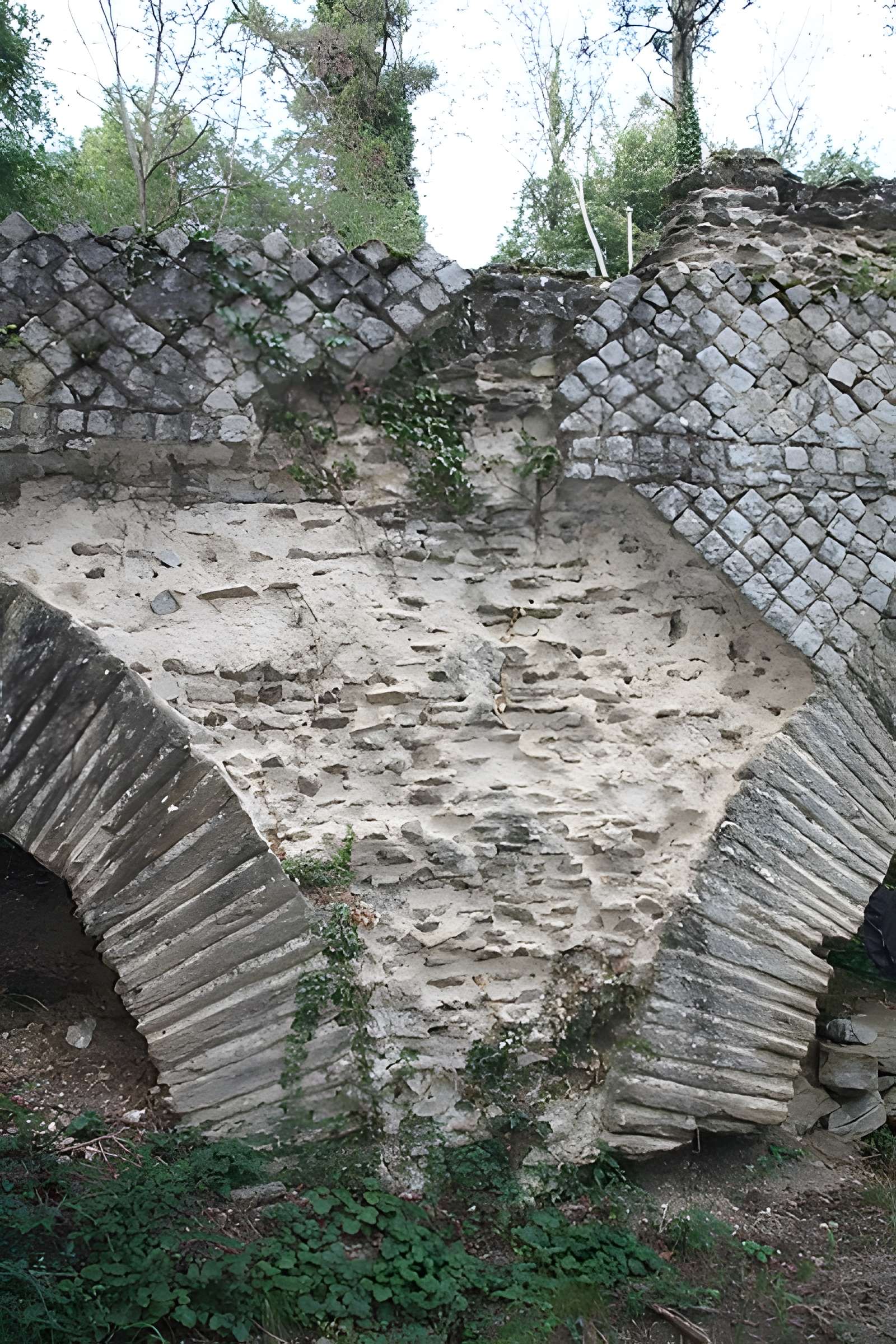 Pont-aqueduc dit le Pont de Jurieux (vestiges)