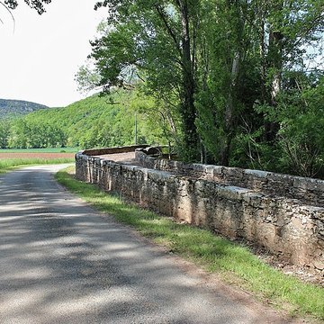 Pont de Laval à Puycelsi