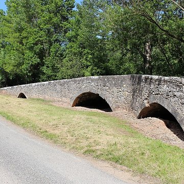 Pont de Laval à Puycelsi