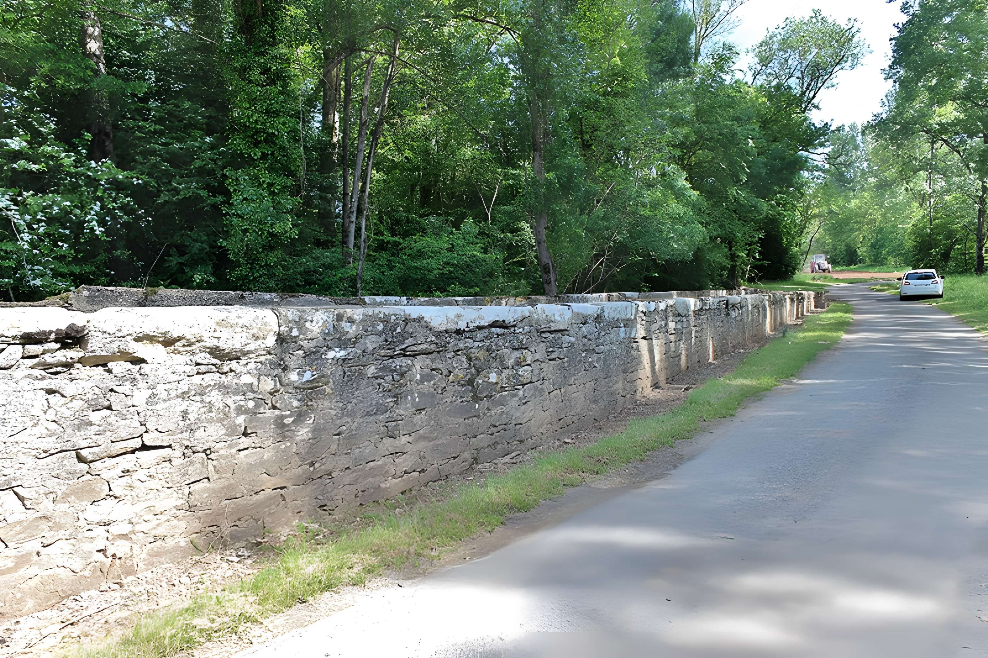 Pont de Laval à Puycelsi