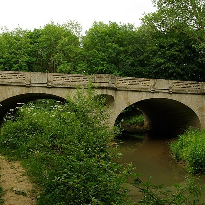 Photo de Pont dit Pont de Pierre également sur commune de Moneteau
