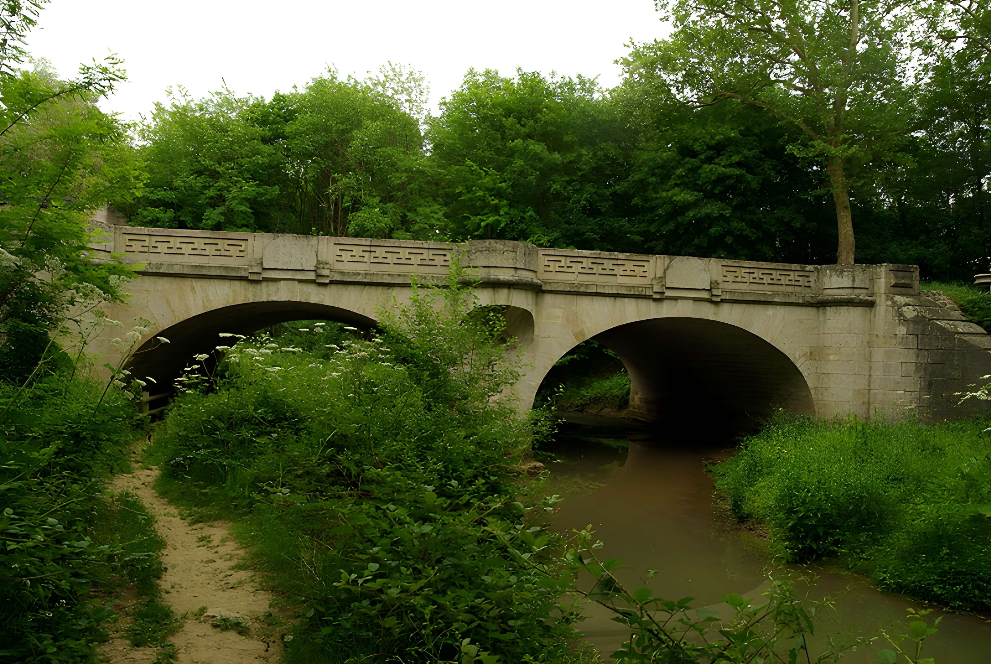 Pont de pierre de Monéteau