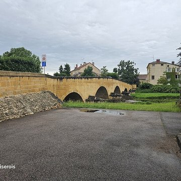 Pont de pierre sur le Sornin de Charlieu
