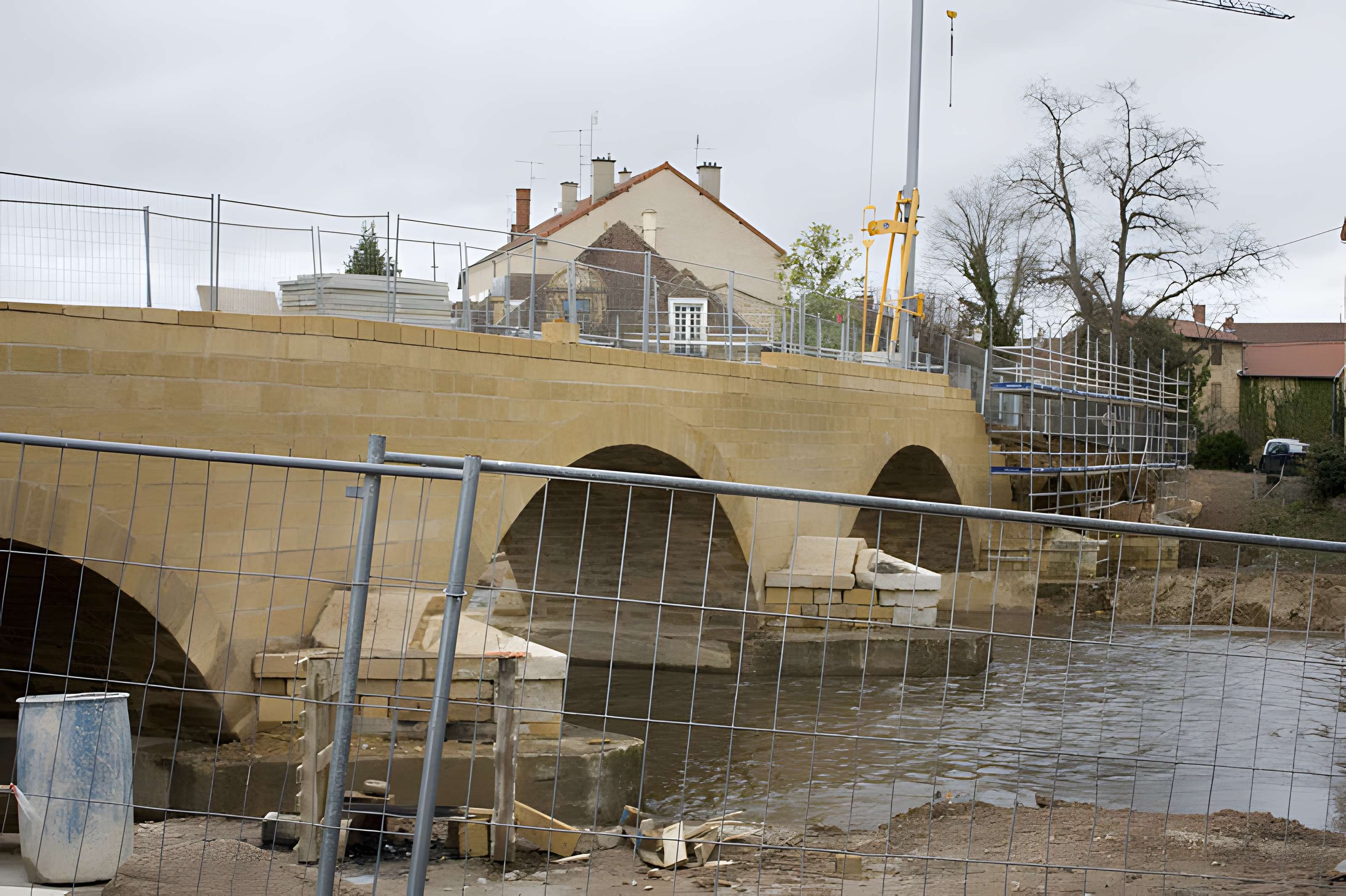 Pont de pierre sur le Sornin de Charlieu