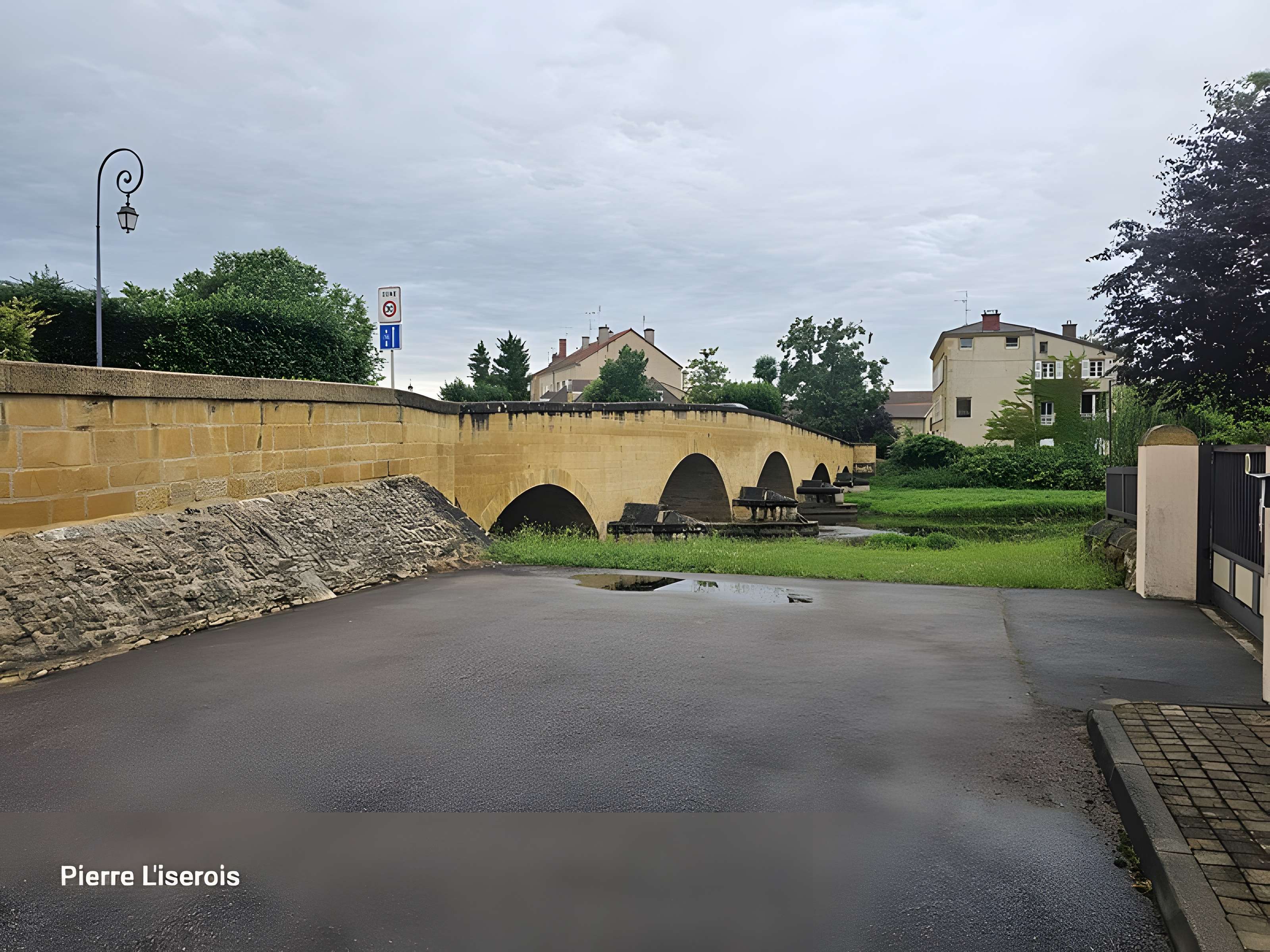 Pont de pierre sur le Sornin de Charlieu