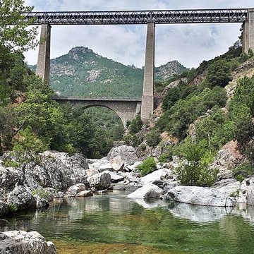 Viaduc sur le Vecchio ou pont Eiffel également sur commune de Vivario