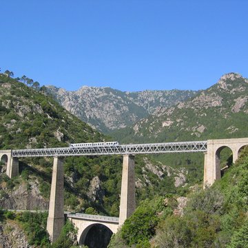 Viaduc sur le Vecchio ou pont Eiffel également sur commune de Vivario