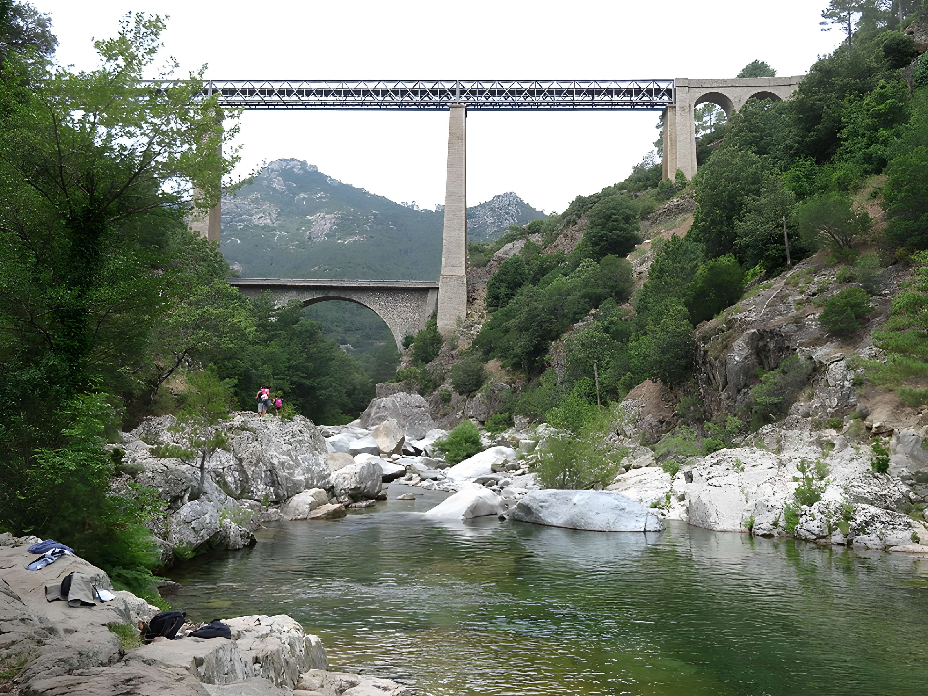 Viaduc sur le Vecchio ou pont Eiffel (également sur commune de Vivario)
