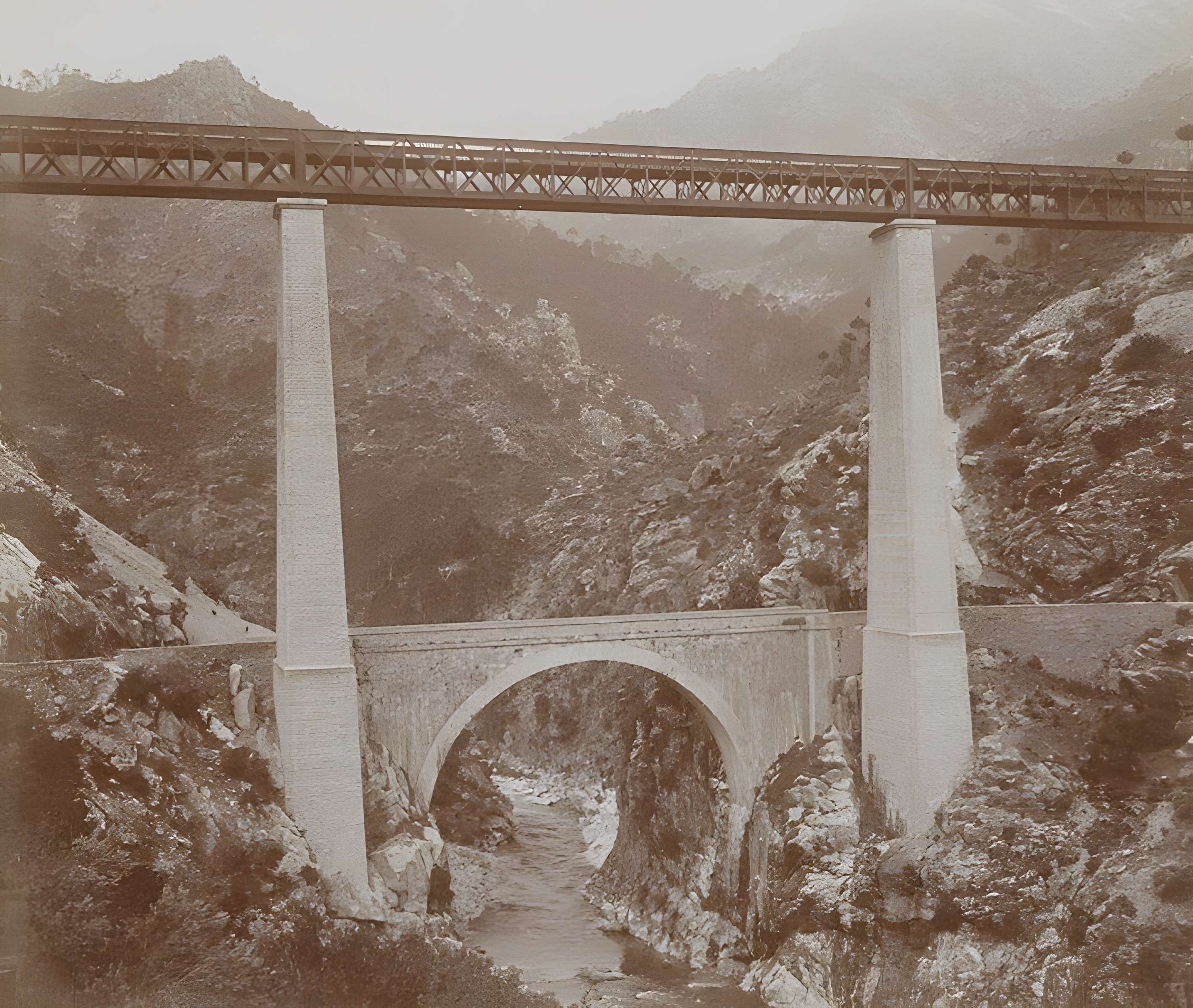 Viaduc sur le Vecchio ou pont Eiffel (également sur commune de Vivario)