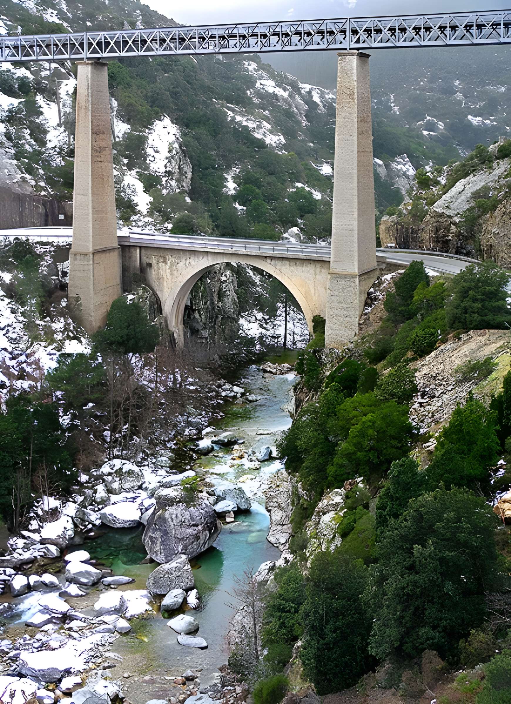 Viaduc sur le Vecchio ou pont Eiffel (également sur commune de Vivario)