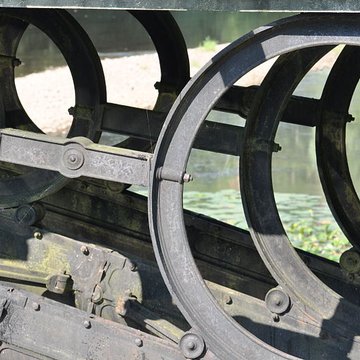 Pont métallique sur la rivière La Lanterne à Bourguignon-lès-Conflans