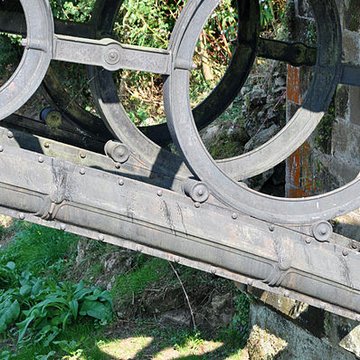Pont métallique sur la rivière La Lanterne à Bourguignon-lès-Conflans