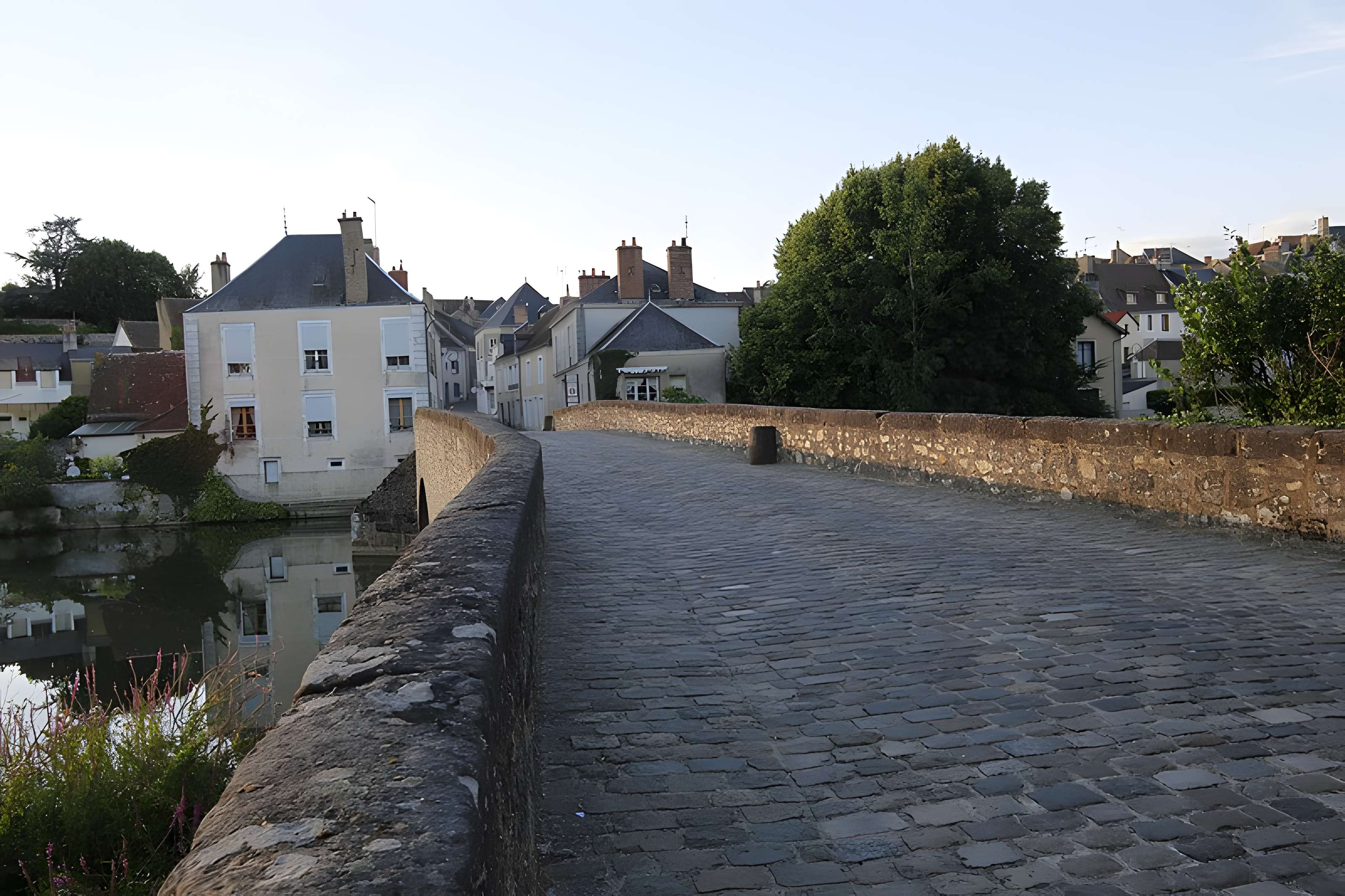 Pont romain de Beaumont-sur-Sarthe
