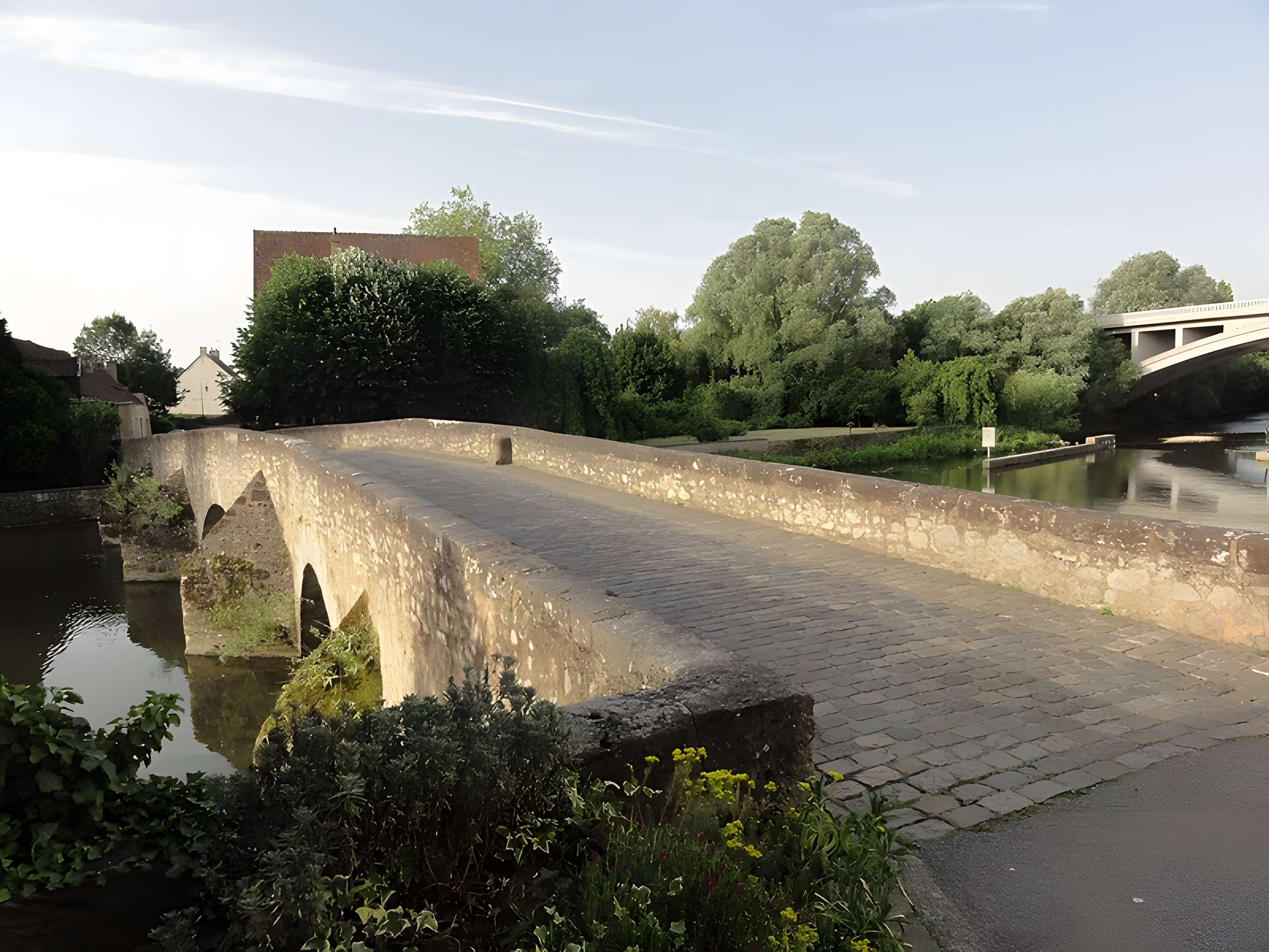 Pont romain de Beaumont-sur-Sarthe