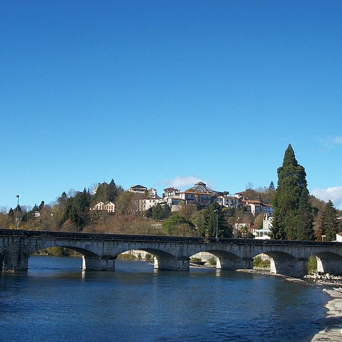 Photo de Pont sur la R.N. 125 franchissant la Garonne également sur commune de Gourdan-Polignan