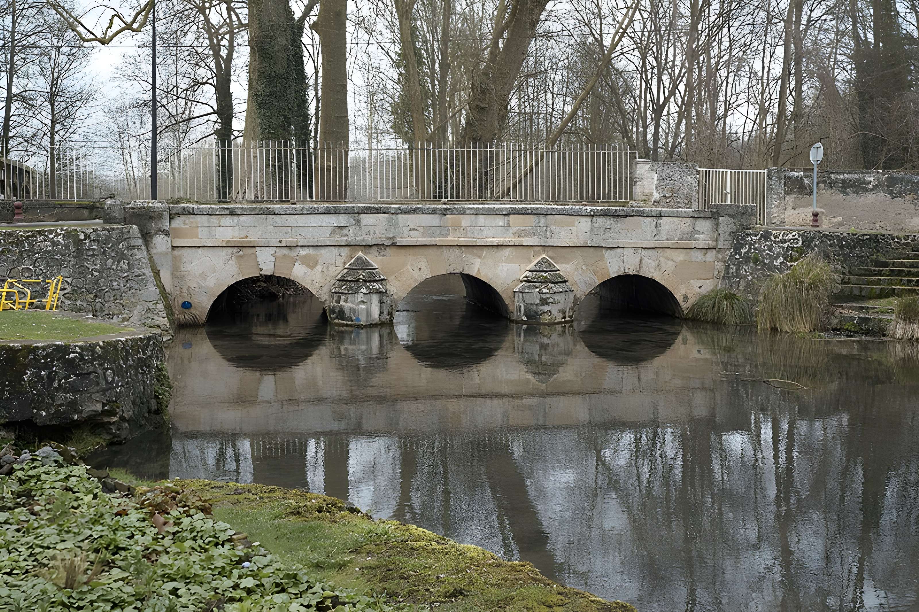 Pont sur la Juine à Méréville