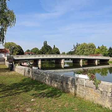 Pont sur la Seine à Fouchères