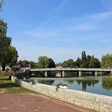 Pont sur la Seine à Fouchères