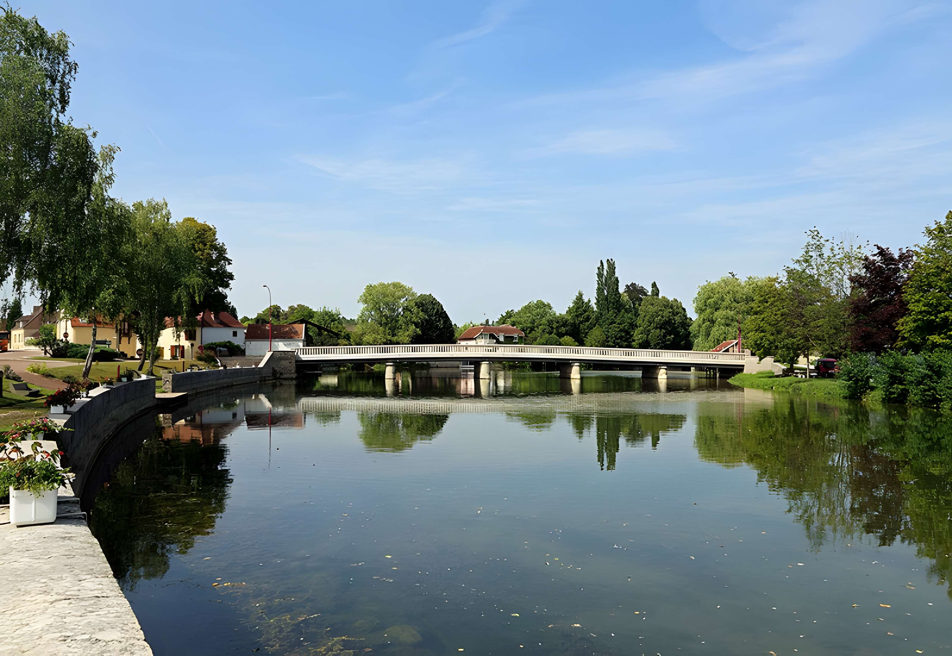 Pont sur la Seine à Fouchères